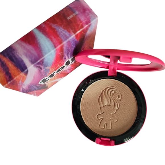 Mac Cosmetics Trolls Beauty Powder Glow Rida Highlighter NIB - Picture 7 of 8